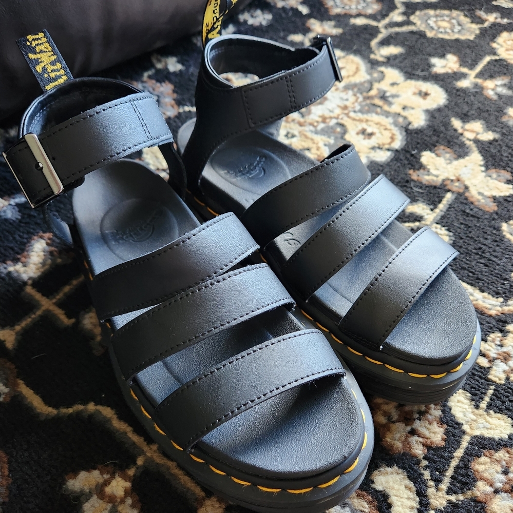 Dr.Martens Blair sandles